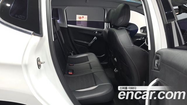 Peugeot 2008 1.6 e-HDi Feline L 2015 — фото 12