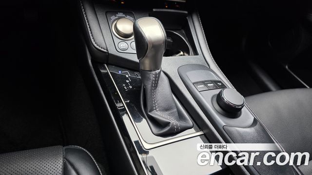Lexus ES300h premium XV60 2016 — фото 9