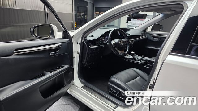 Lexus ES300h premium XV60 2016 — фото 10