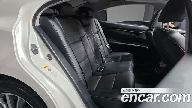Lexus ES300h premium XV60 2016 — фото 12