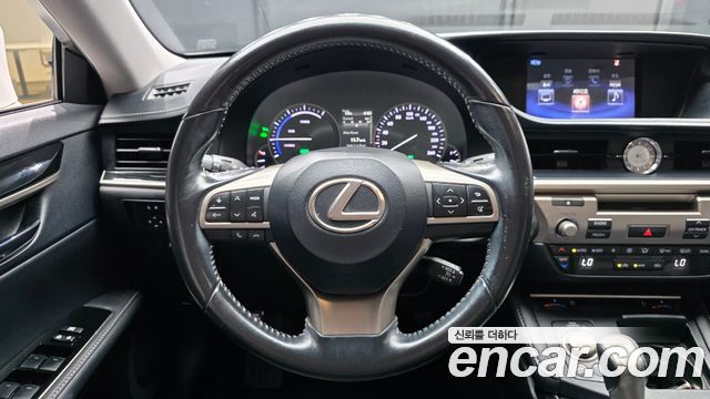Lexus ES300h premium XV60 2016 — фото 13