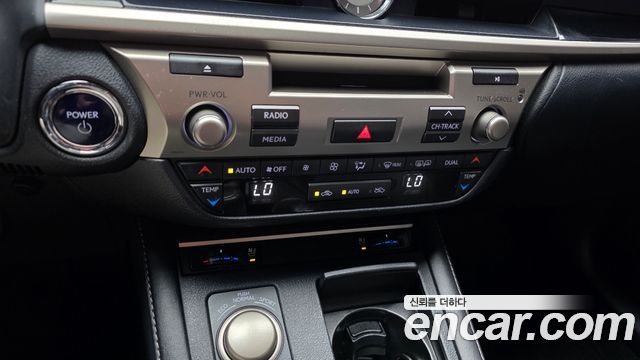 Lexus ES300h premium XV60 2016 — фото 16