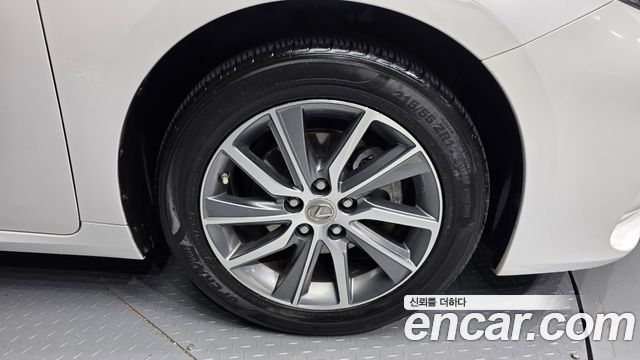 Lexus ES300h premium XV60 2016 — фото 21