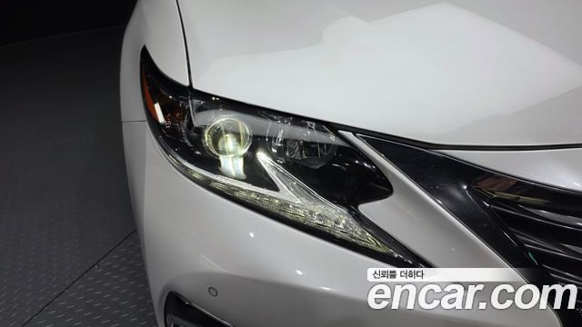 Lexus ES300h premium XV60 2016 — фото 22