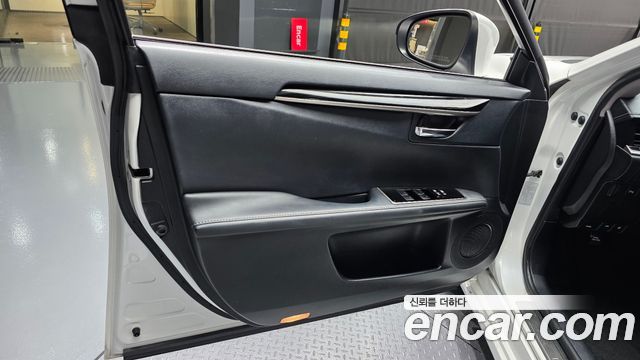 Lexus ES300h premium XV60 2016 — фото 24