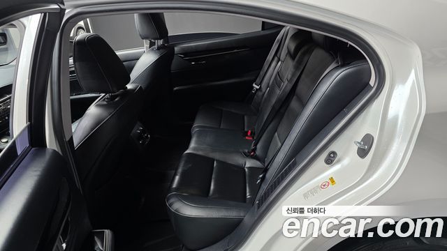 Lexus ES300h premium XV60 2016 — фото 26