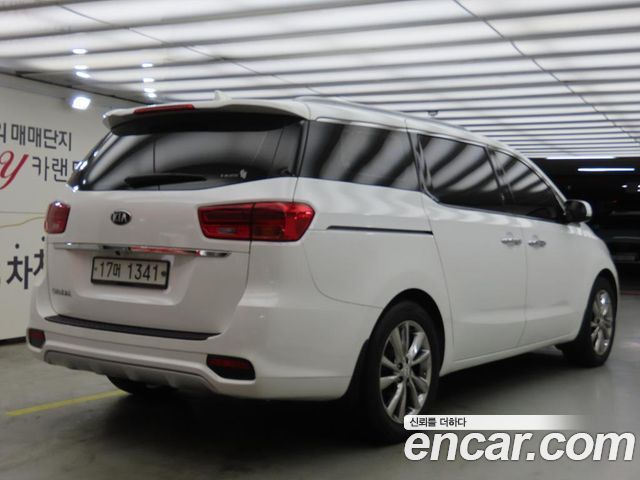 Kia Carnival 9-Seater Prstige 2019 — фото 3
