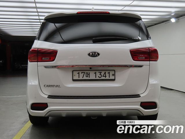 Kia Carnival 9-Seater Prstige 2019 — фото 4