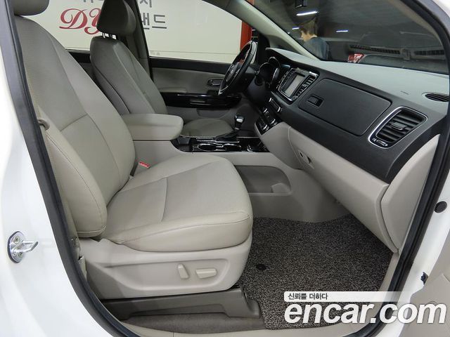 Kia Carnival 9-Seater Prstige 2019 — фото 6
