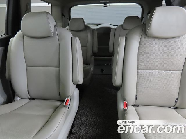Kia Carnival 9-Seater Prstige 2019 — фото 8