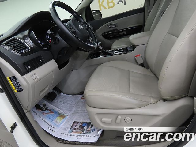 Kia Carnival 9-Seater Prstige 2019 — фото 9