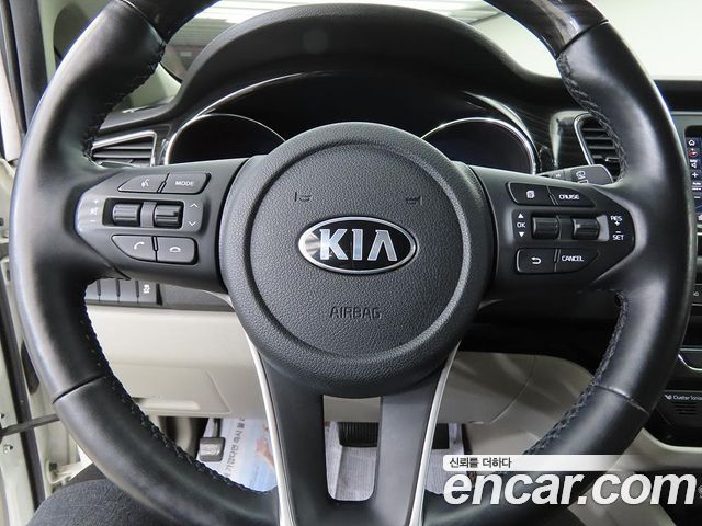 Kia Carnival 9-Seater Prstige 2019 — фото 21