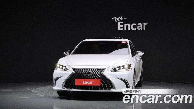 Lexus ES300h (VII) Executive 2023 — фото 3