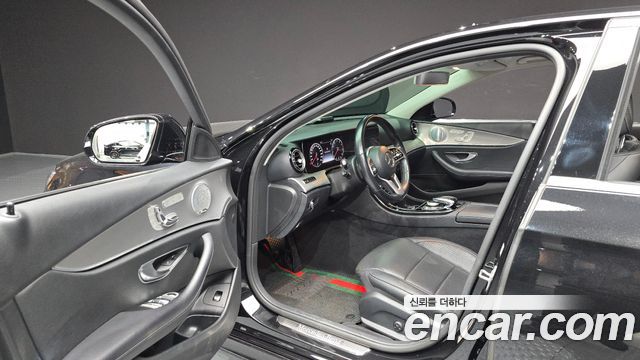 Mercedes-Benz E-Class (W213) E300 AMG Line 2019 — фото 10