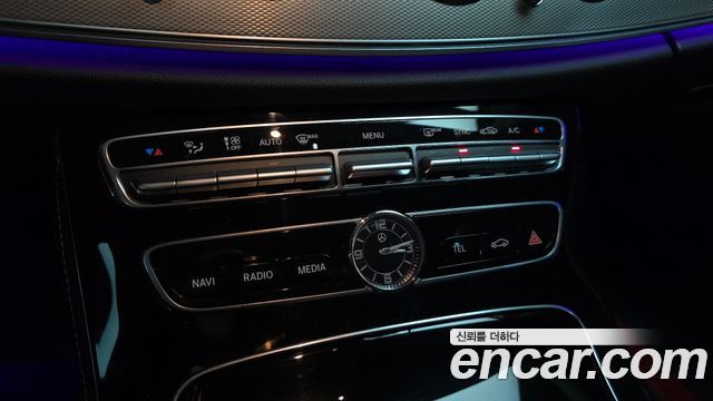Mercedes-Benz E-Class (W213) E300 AMG Line 2019 — фото 17