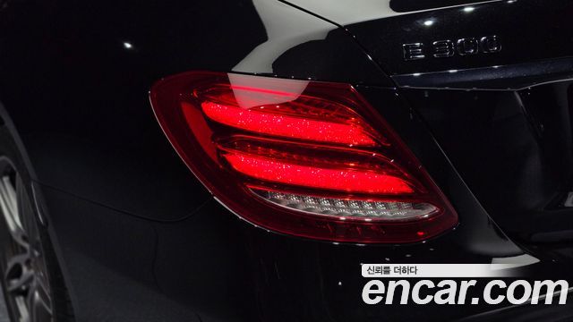 Mercedes-Benz E-Class (W213) E300 AMG Line 2019 — фото 23