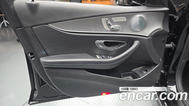 Mercedes-Benz E-Class (W213) E300 AMG Line 2019 — фото 24