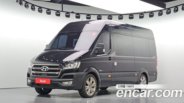 Hyundai Solati 15-seater Luxury