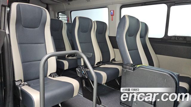 Hyundai Solati 15-seater Luxury 2025 — фото 11