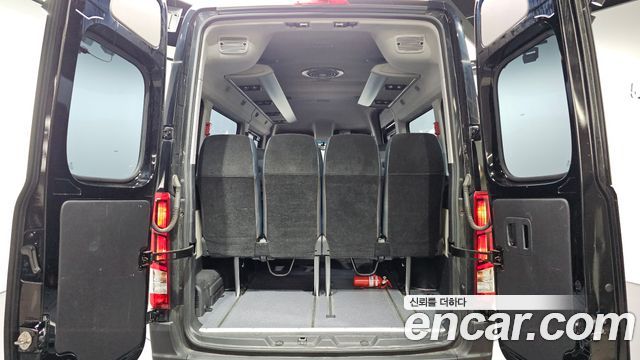 Hyundai Solati 15-seater Luxury 2025 — фото 17