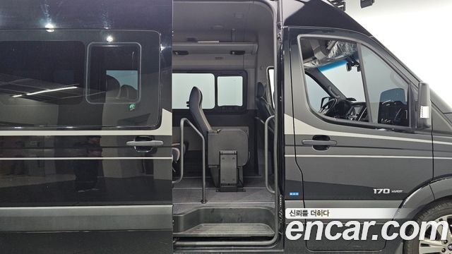 Hyundai Solati 15-seater Luxury 2025 — фото 18