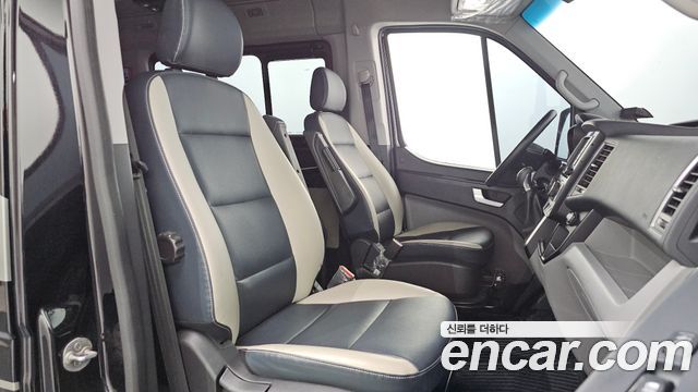 Hyundai Solati 15-seater Luxury 2025 — фото 26