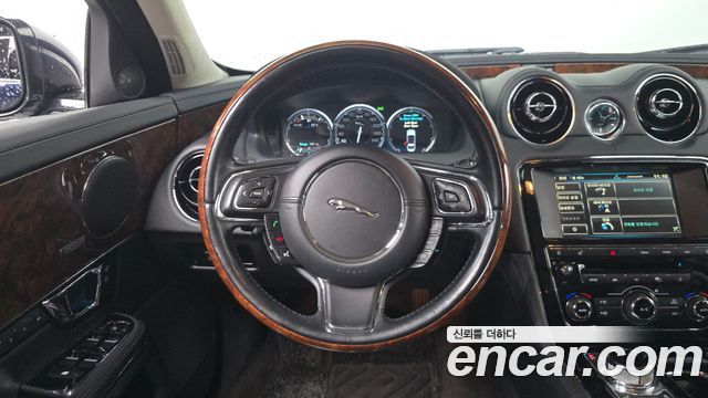 Jaguar XJ 3.0D Premium Luxury LWB X351 2014 — фото 13