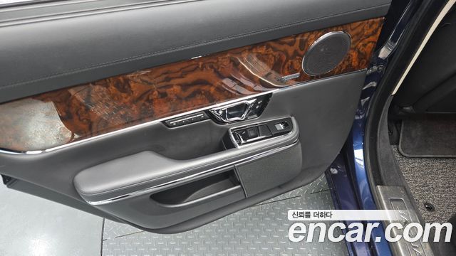 Jaguar XJ 3.0D Premium Luxury LWB X351 2014 — фото 25
