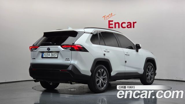 Toyota RAV4 (V) 2.5 2WD Hybrid XLE 2023 — фото 2