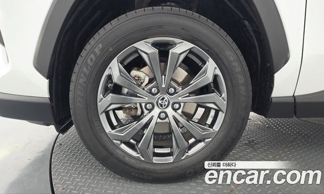 Toyota RAV4 (V) 2.5 2WD Hybrid XLE 2023 — фото 5