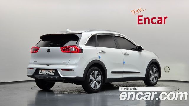 Kia Niro Prestige 2019 — фото 2