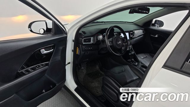Kia Niro Prestige 2019 — фото 10