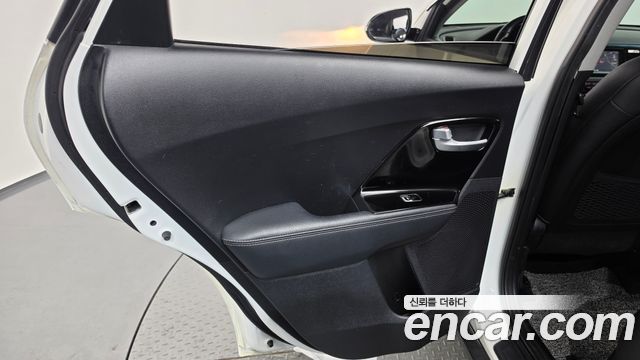 Kia Niro Prestige 2019 — фото 25