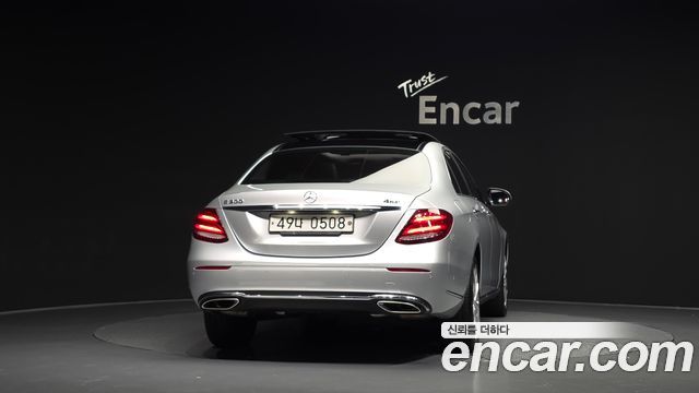 Mercedes-Benz E-Class (W213) E300 4MATIC Exclusive 2017 — фото 4