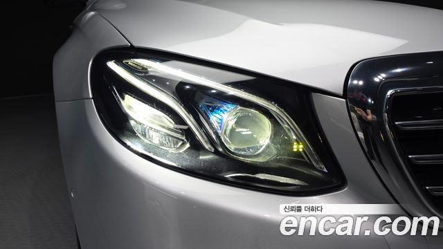 Mercedes-Benz E-Class (W213) E300 4MATIC Exclusive 2017 — фото 22