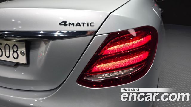 Mercedes-Benz E-Class (W213) E300 4MATIC Exclusive 2017 — фото 23