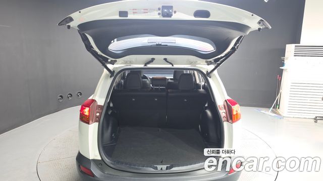 Toyota RAV4 2.5 4WD 4th 2015 — фото 20
