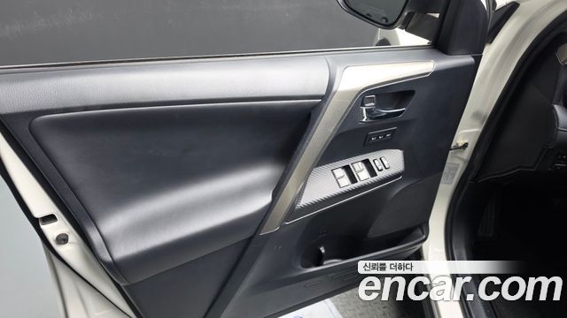 Toyota RAV4 2.5 4WD 4th 2015 — фото 24