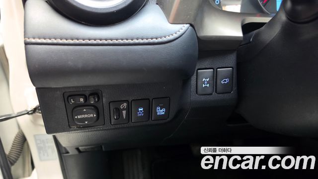 Toyota RAV4 2.5 4WD 4th 2015 — фото 31