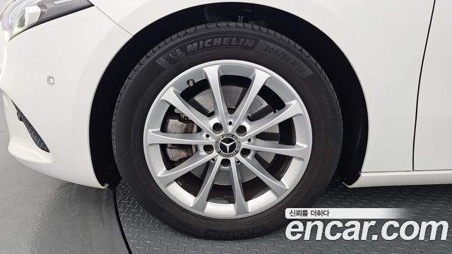 Mercedes-Benz A-Class (W177) A220 Sedan 2020 — фото 5