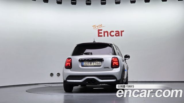 MINI Cooper S 5Door Classic Third Generation 2022 — фото 4
