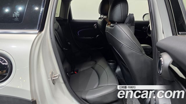 MINI Cooper S 5Door Classic Third Generation 2022 — фото 12