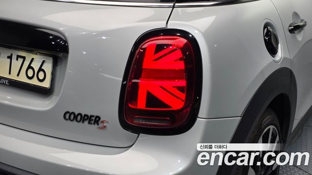 MINI Cooper S 5Door Classic Third Generation 2022 — фото 23