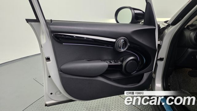 MINI Cooper S 5Door Classic Third Generation 2022 — фото 24