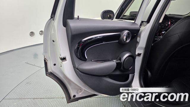 MINI Cooper S 5Door Classic Third Generation 2022 — фото 25