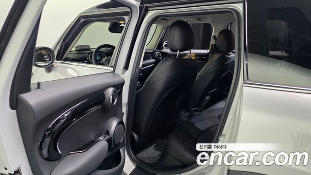 MINI Cooper S 5Door Classic Third Generation 2022 — фото 26