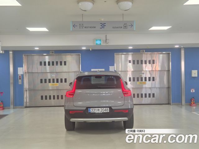 Volvo XC40 B4 Ultra Bright 2026 — фото 4