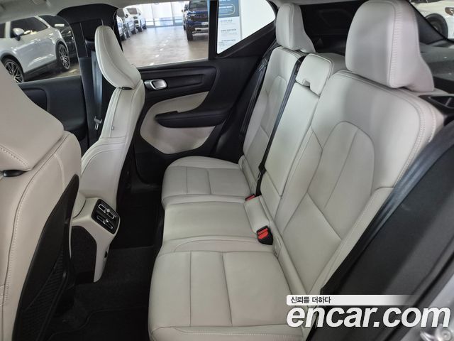 Volvo XC40 B4 Ultra Bright 2026 — фото 14