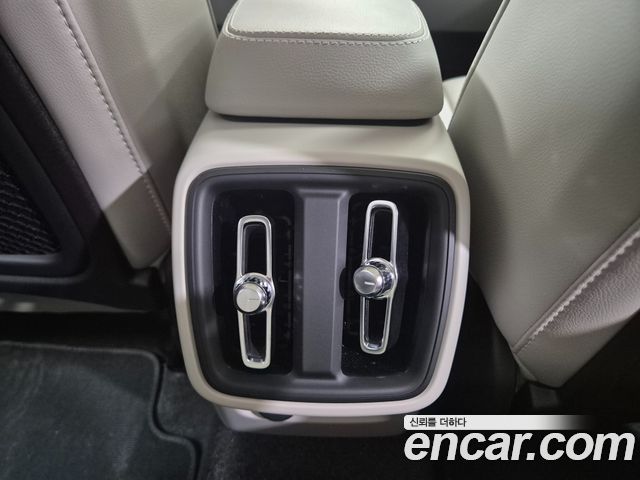 Volvo XC40 B4 Ultra Bright 2026 — фото 20