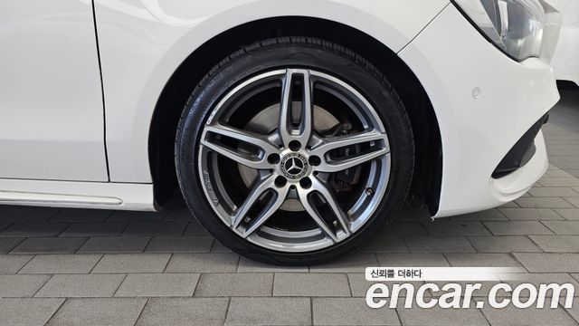 Mercedes-Benz CLA-Class (C117) CLA220 AMG Line 2018 — фото 21